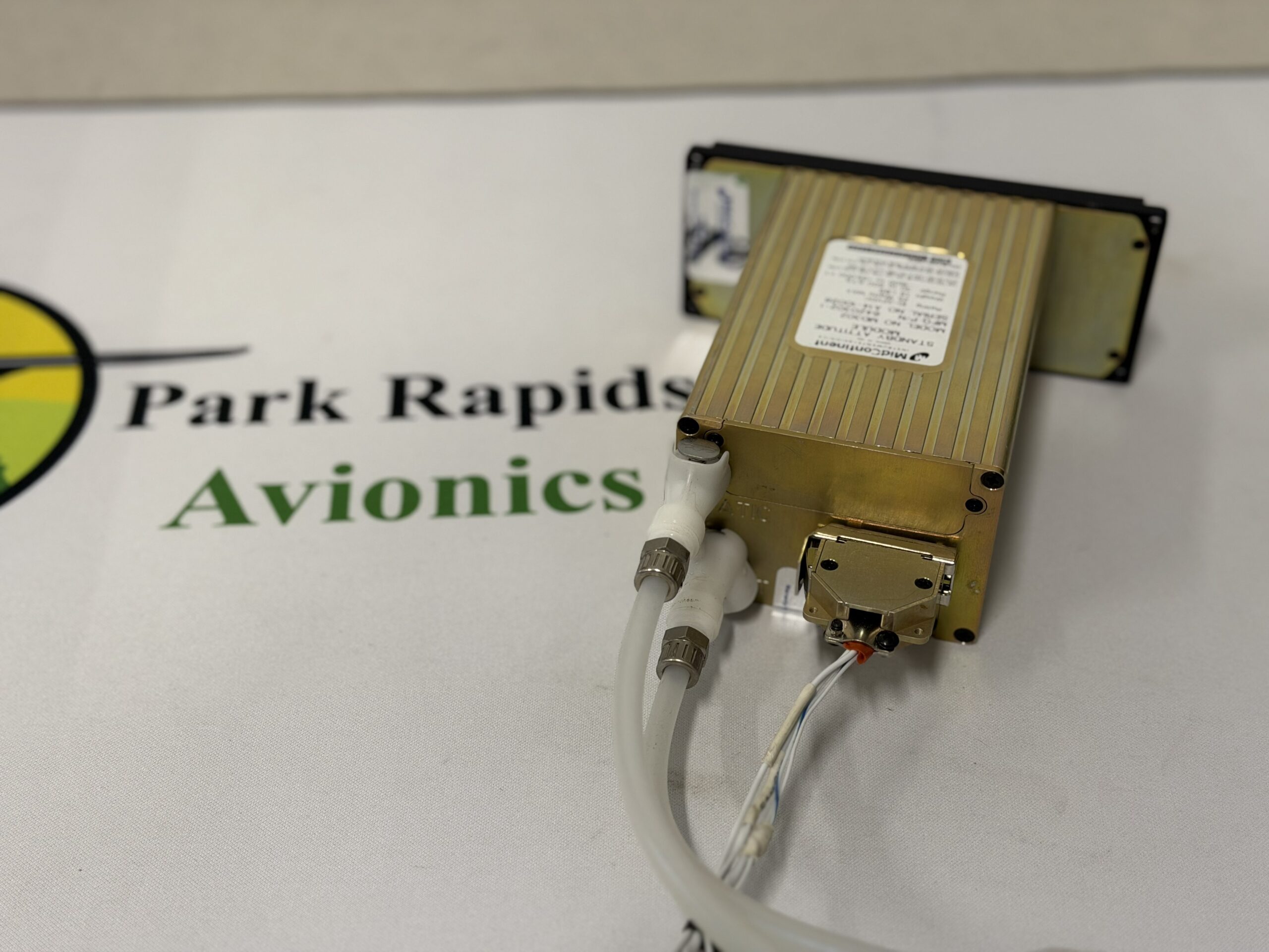 Mid-Continent MD302 Standby Attitude Module - Image 4