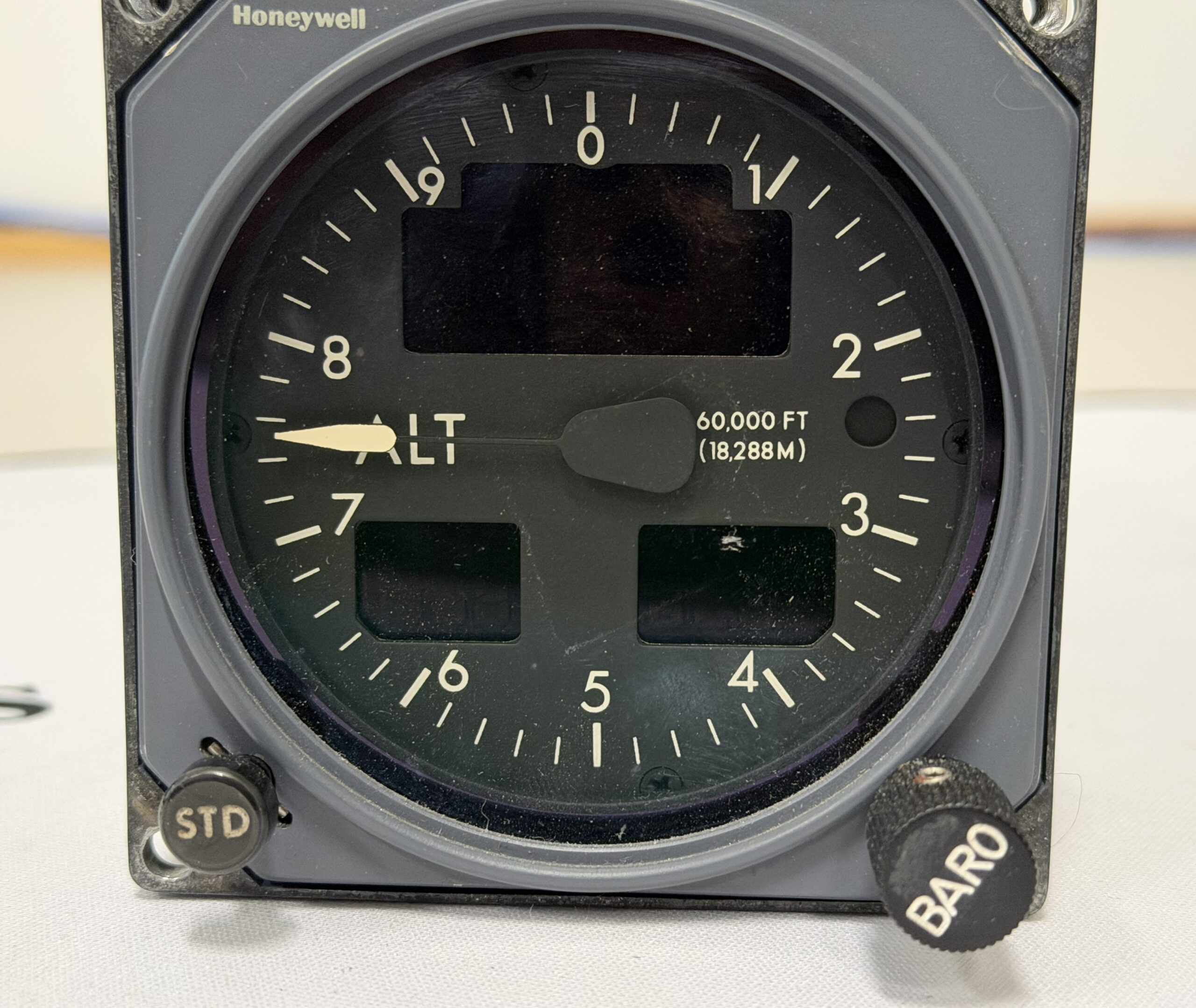 Honeywell / Bendix/King AM-250 Barometric Altimeter / Air Data Indicator - Image 2